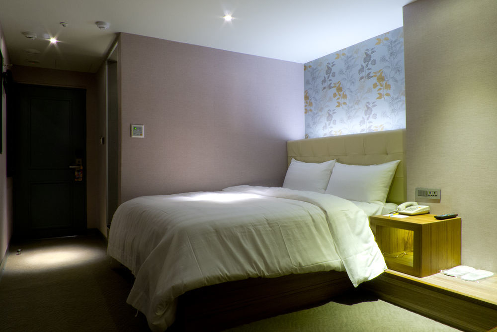 Urtrip Hotel Тайбей Екстер'єр фото